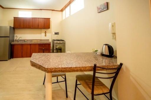 Tourist House Suites 2 オタバロ エクステリア 写真